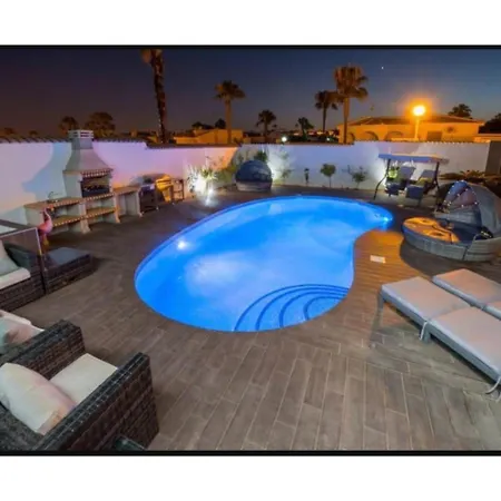 Stunning Heated Pool Private Luxury With Sleeps 14